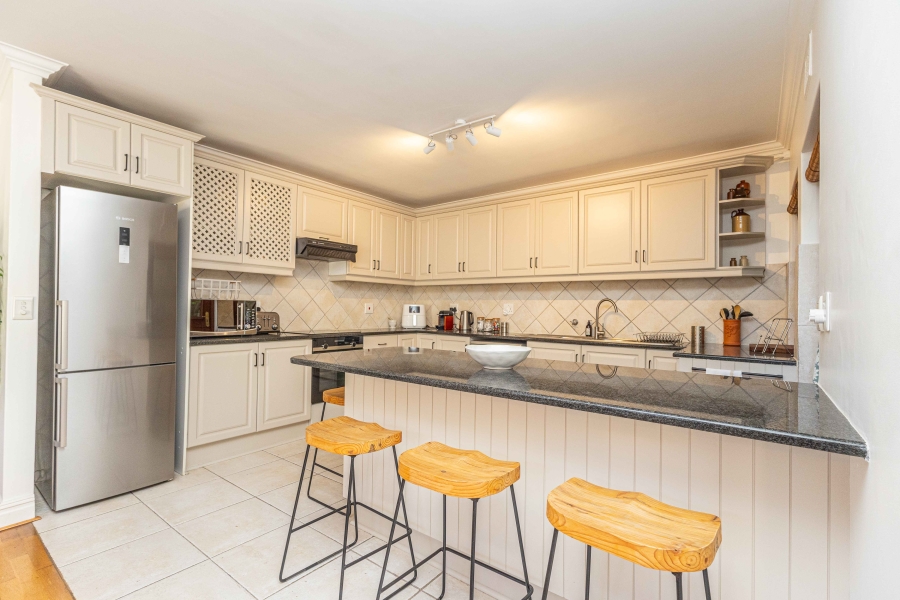 3 Bedroom Property for Sale in Sea Point Western Cape